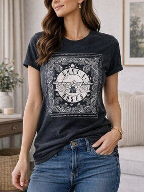 Guns N Roses Band Tee Black Graphic T-Shirt Rock Vintage Style Medium